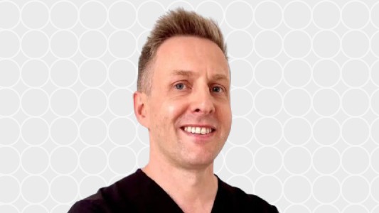 Mr Christopher Davis, Plastic Surgeon