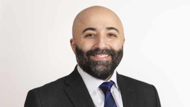 Mr Roozbeh Shafafy, Spinal surgeon